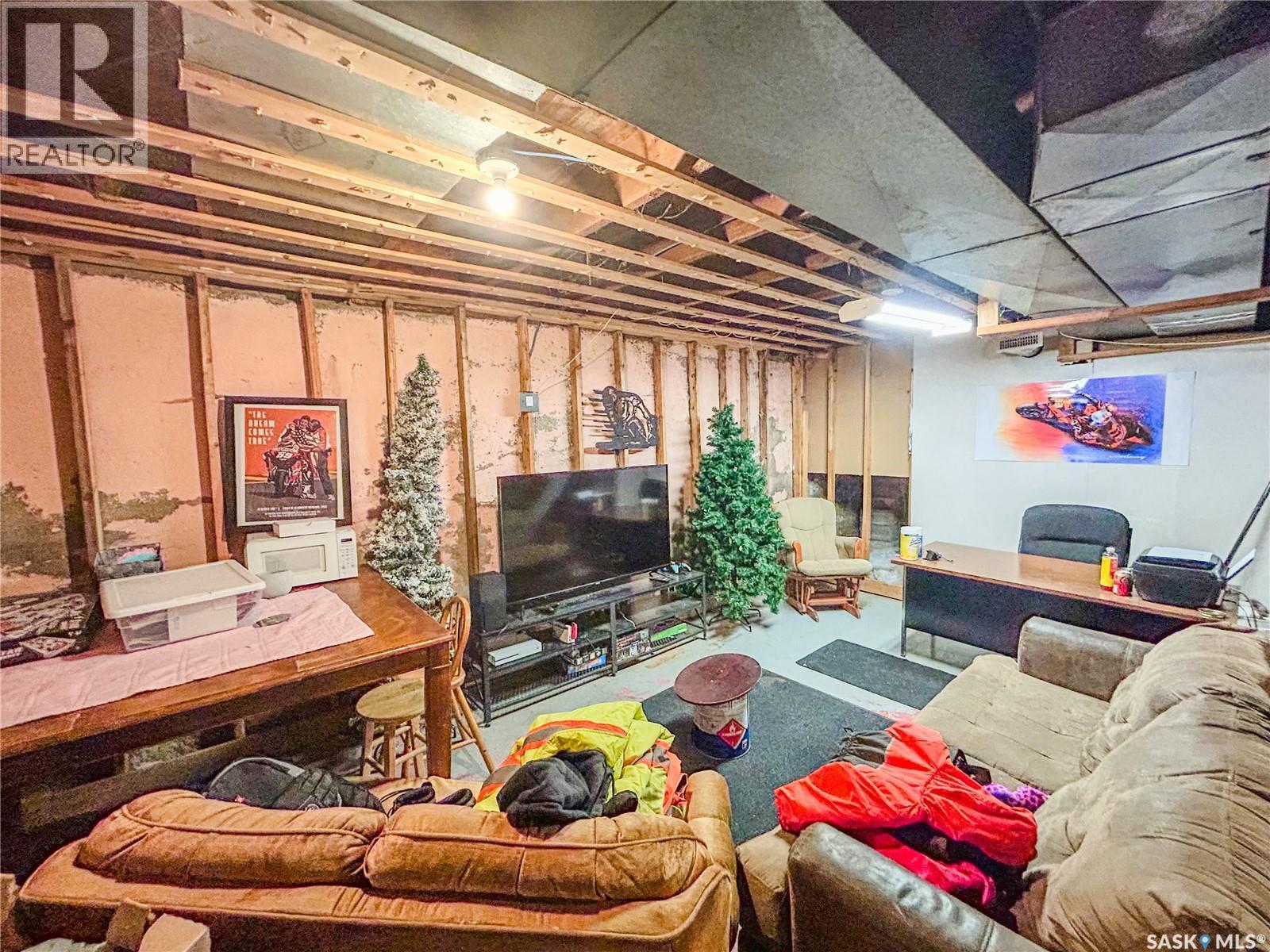 464 1St Avenue E, Melville, SK - Indoor Photo Showing Basement