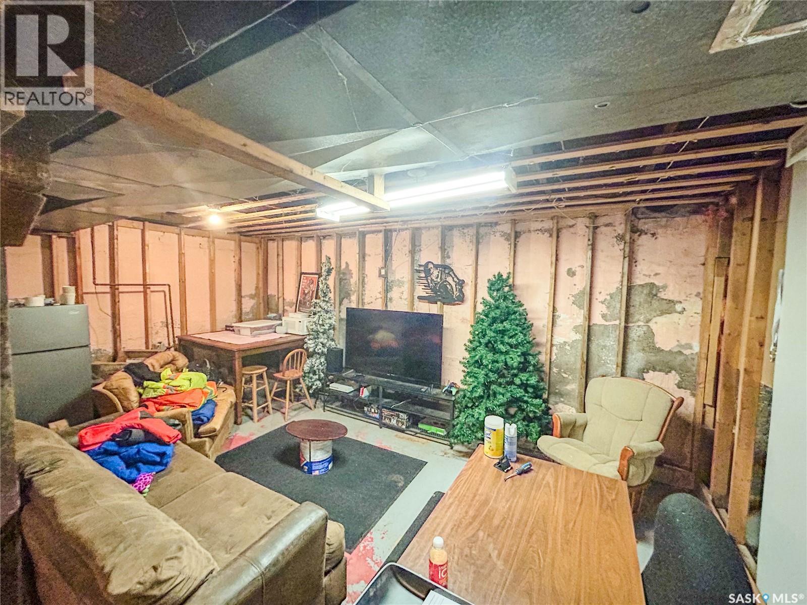 464 1St Avenue E, Melville, SK - Indoor Photo Showing Basement