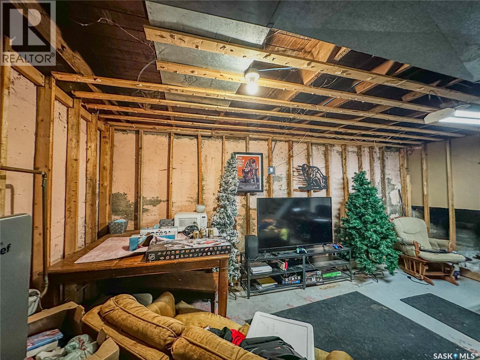 464 1St Avenue E, Melville, SK - Indoor Photo Showing Basement