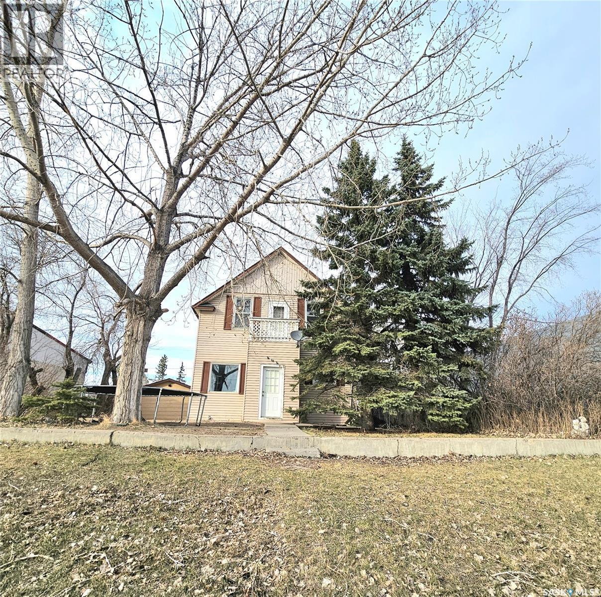 464 1St Avenue E, Melville, SK - Outdoor