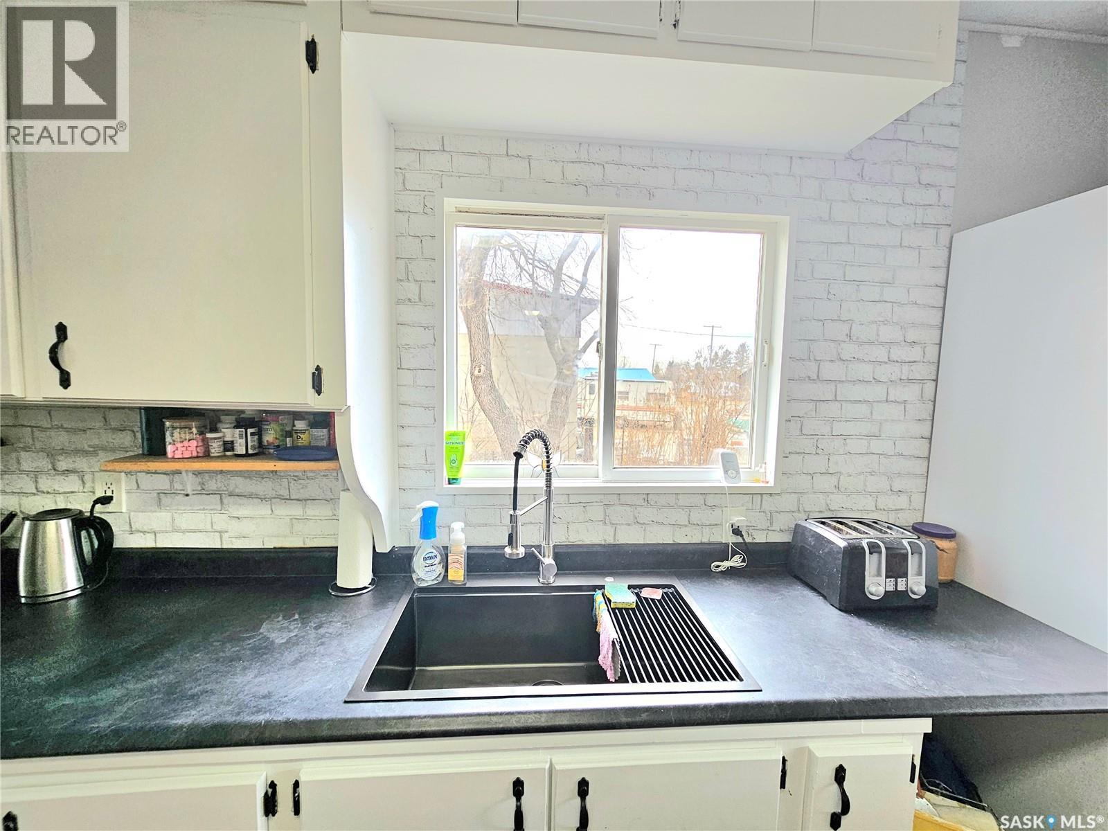 464 1St Avenue E, Melville, SK - Indoor Photo Showing Kitchen
