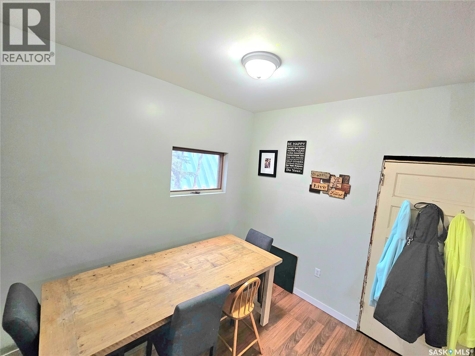 464 1St Avenue E, Melville, SK - Indoor