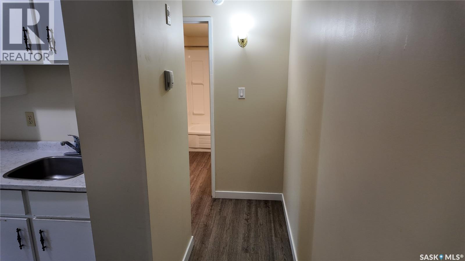 34 31 Centennial Street, Regina, SK - Indoor