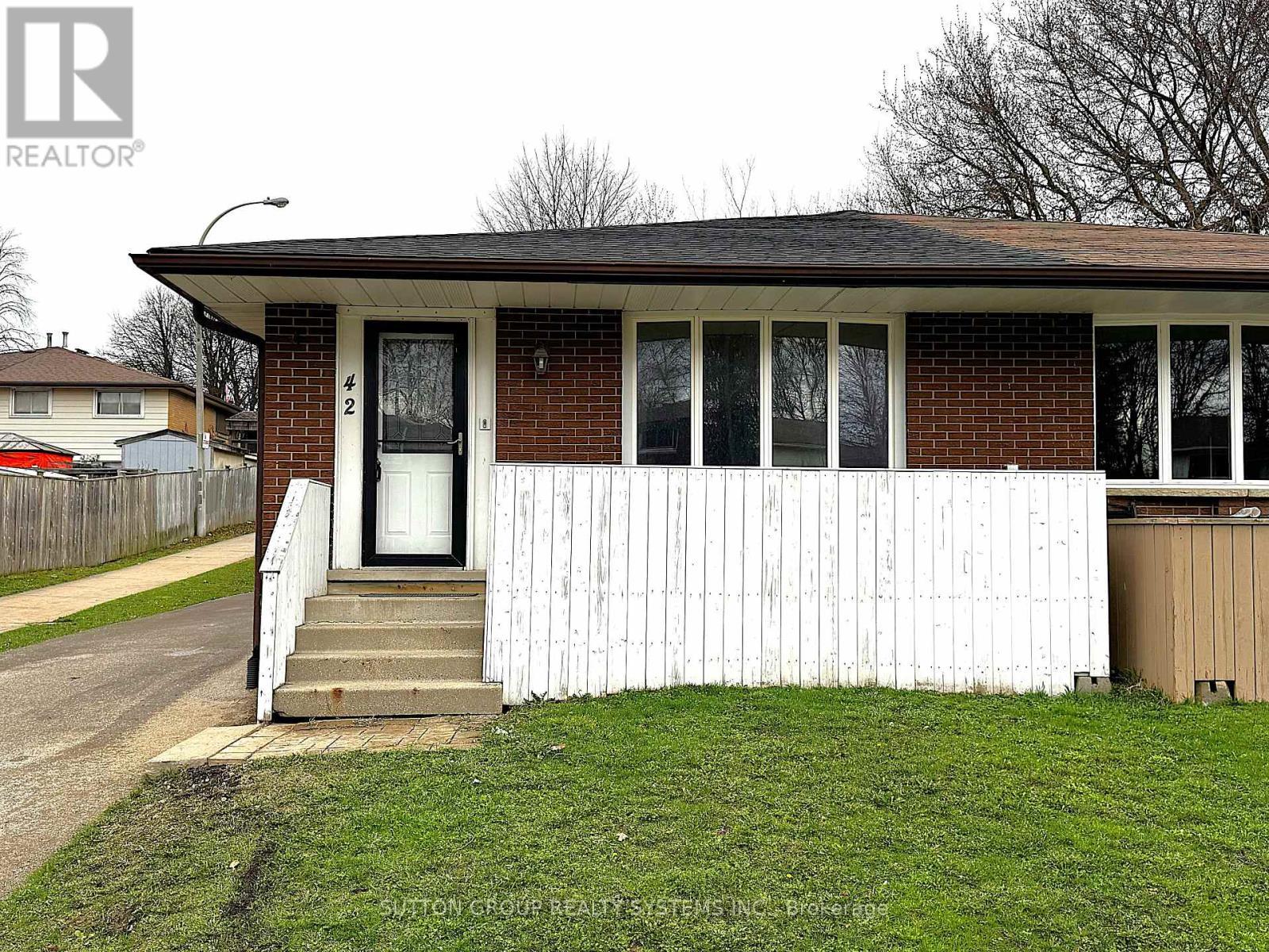 42 Ingleside Drive, Kitchener, ON - Outdoor
