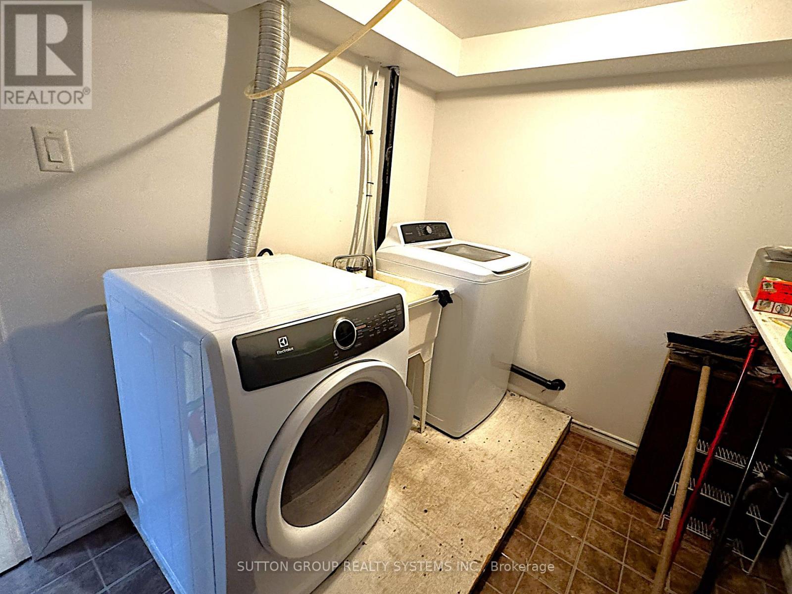 42 Ingleside Drive, Kitchener, ON - Indoor Photo Showing Laundry Room