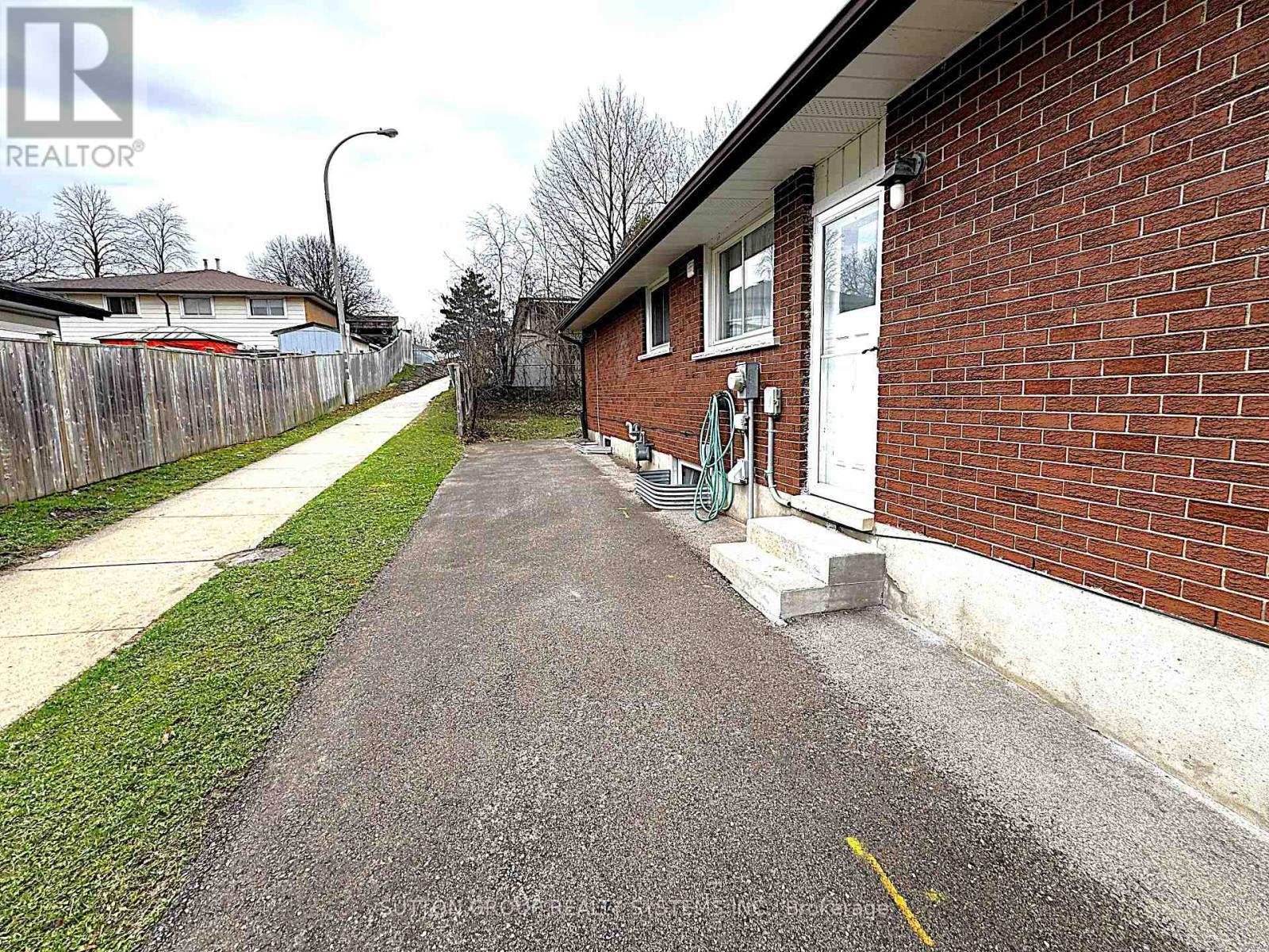 42 Ingleside Drive, Kitchener, ON - Outdoor