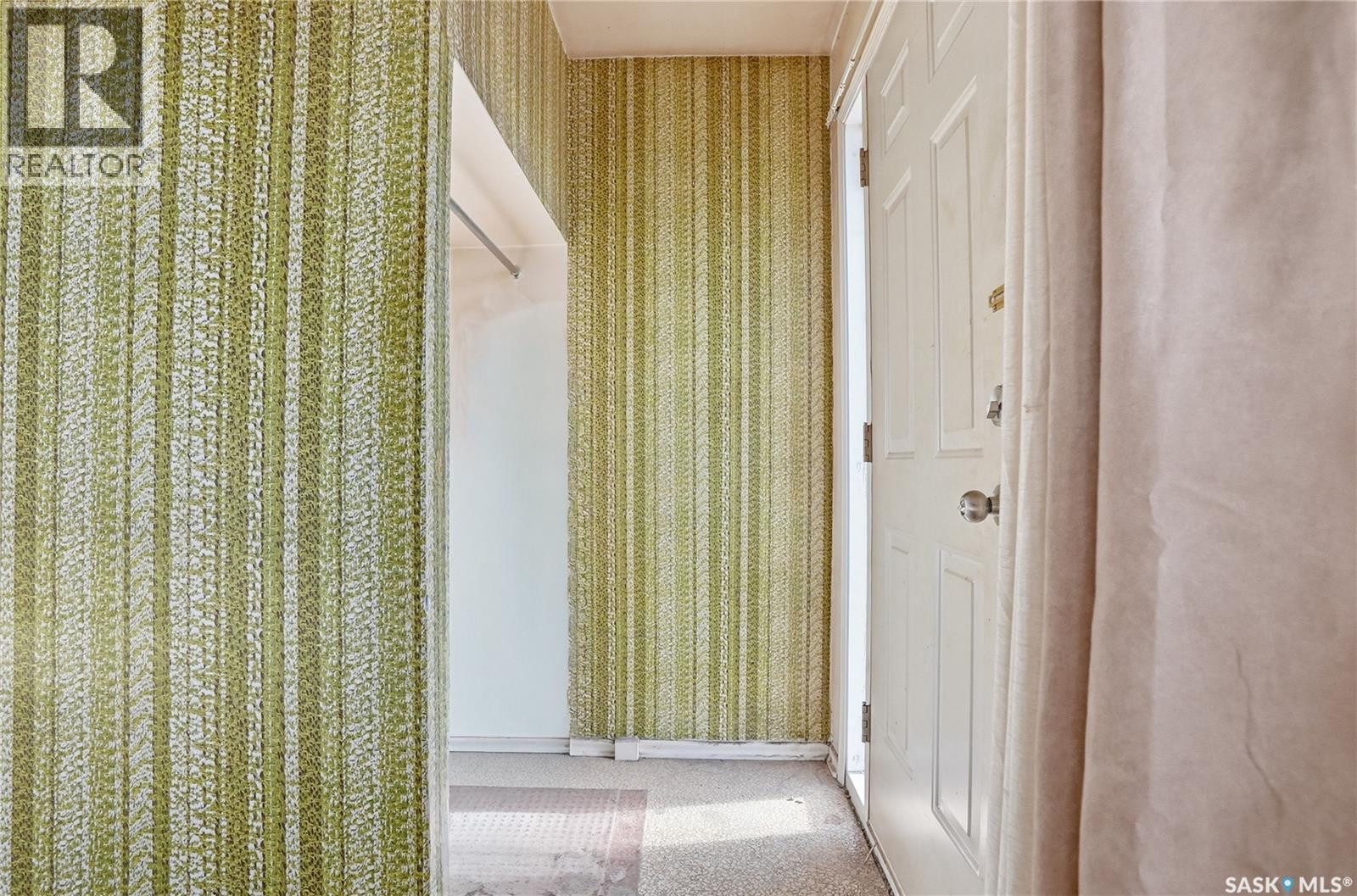 2123 St George Avenue, Saskatoon, SK - Indoor