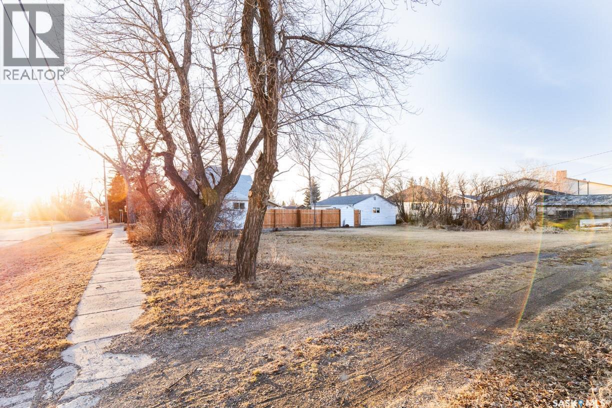 203 Saskatchewan Avenue, Luseland, SK