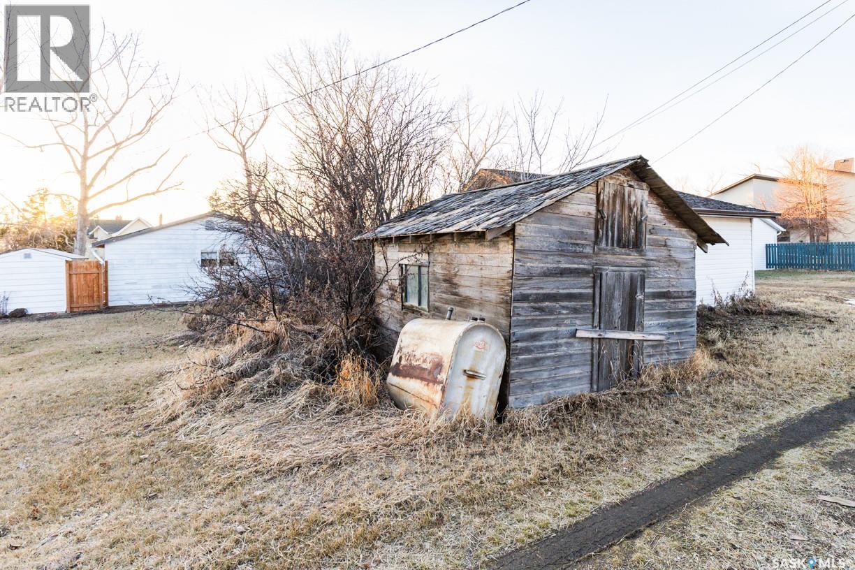 203 Saskatchewan Avenue, Luseland, SK