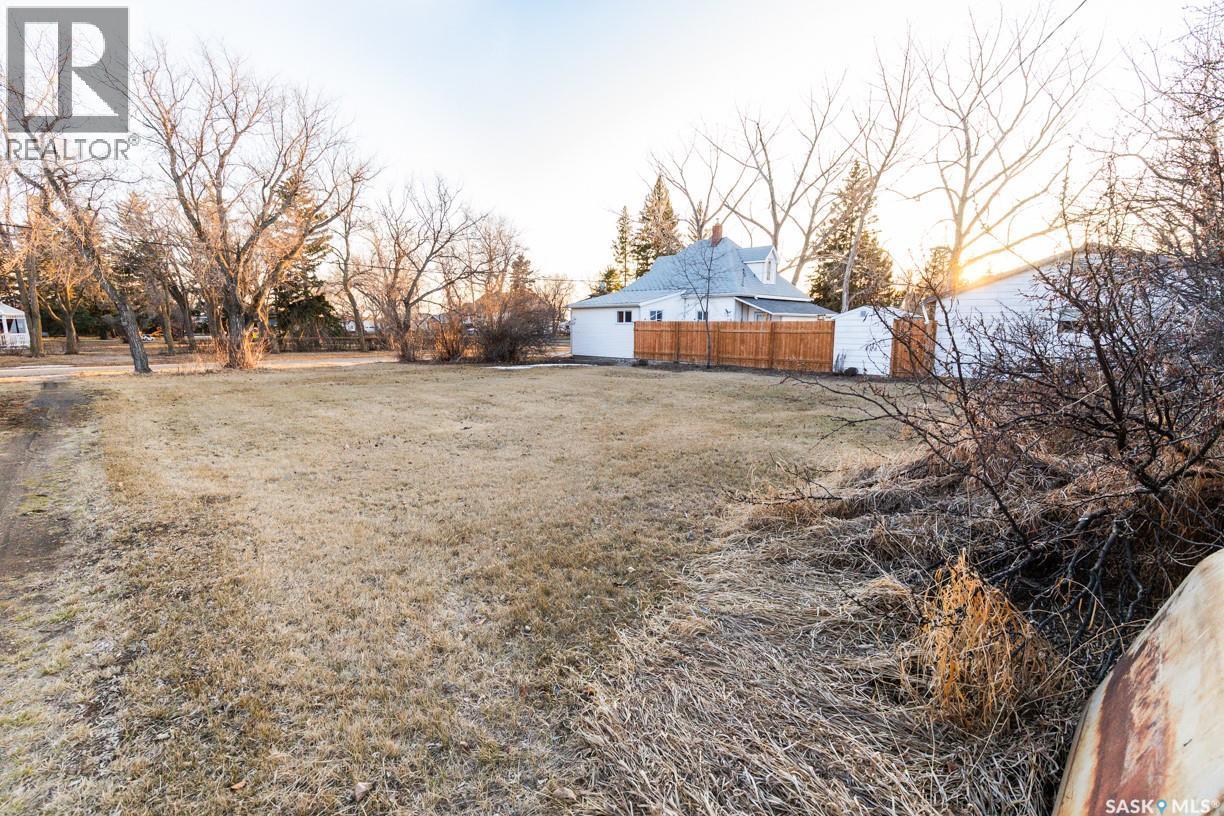 203 Saskatchewan Avenue, Luseland, SK