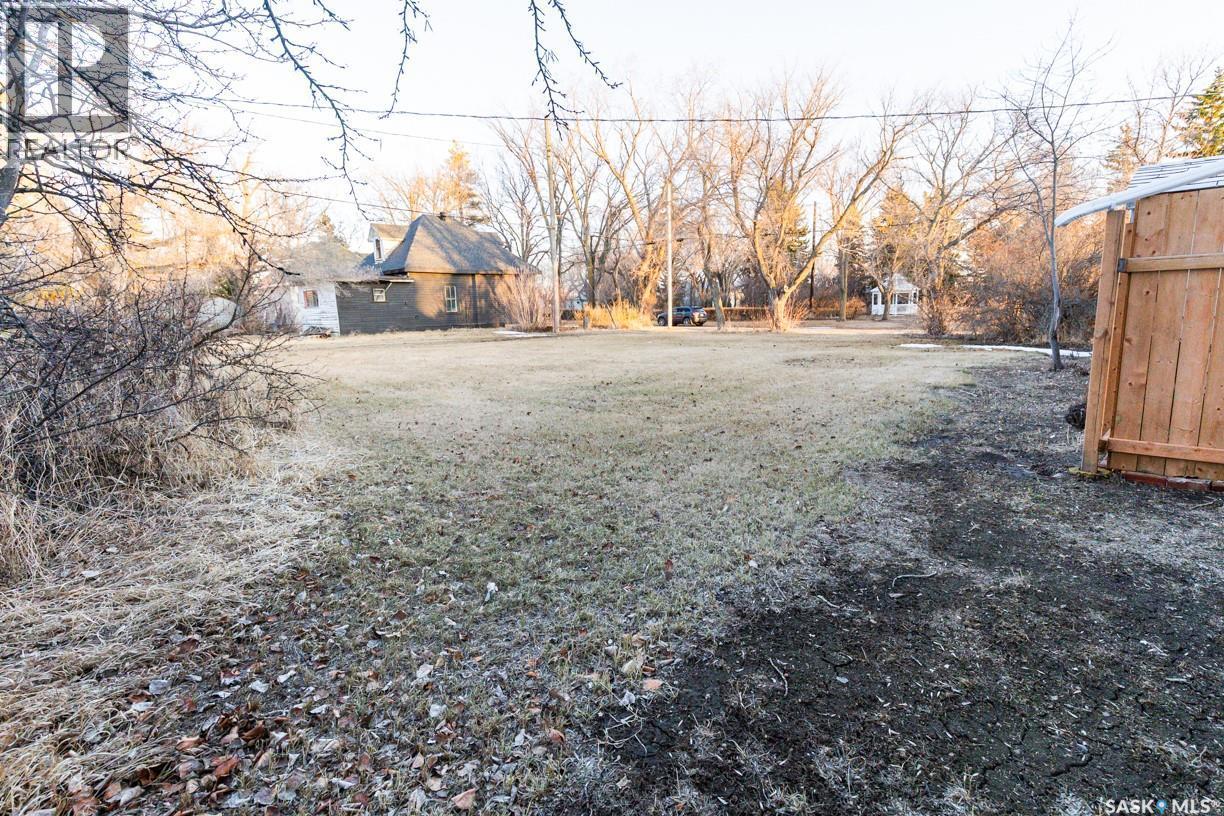 203 Saskatchewan Avenue, Luseland, SK