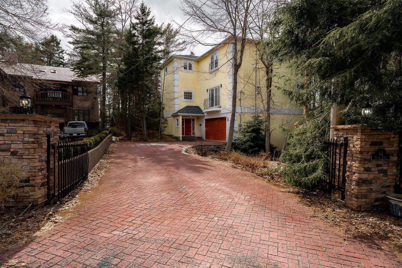 12 Falcon Place, Halifax, NS