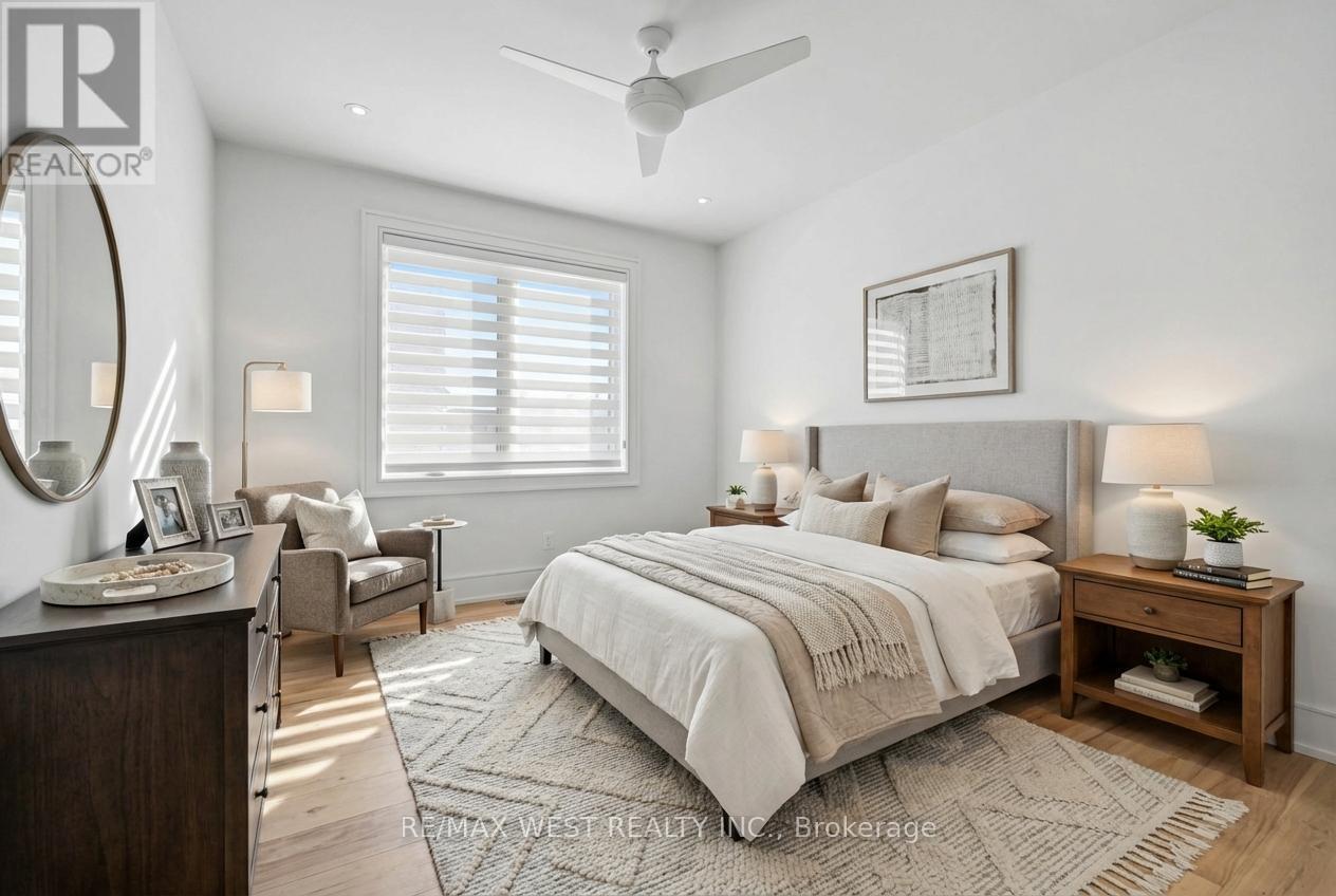 2267 Fifth Line W, Mississauga, ON - Indoor Photo Showing Bedroom