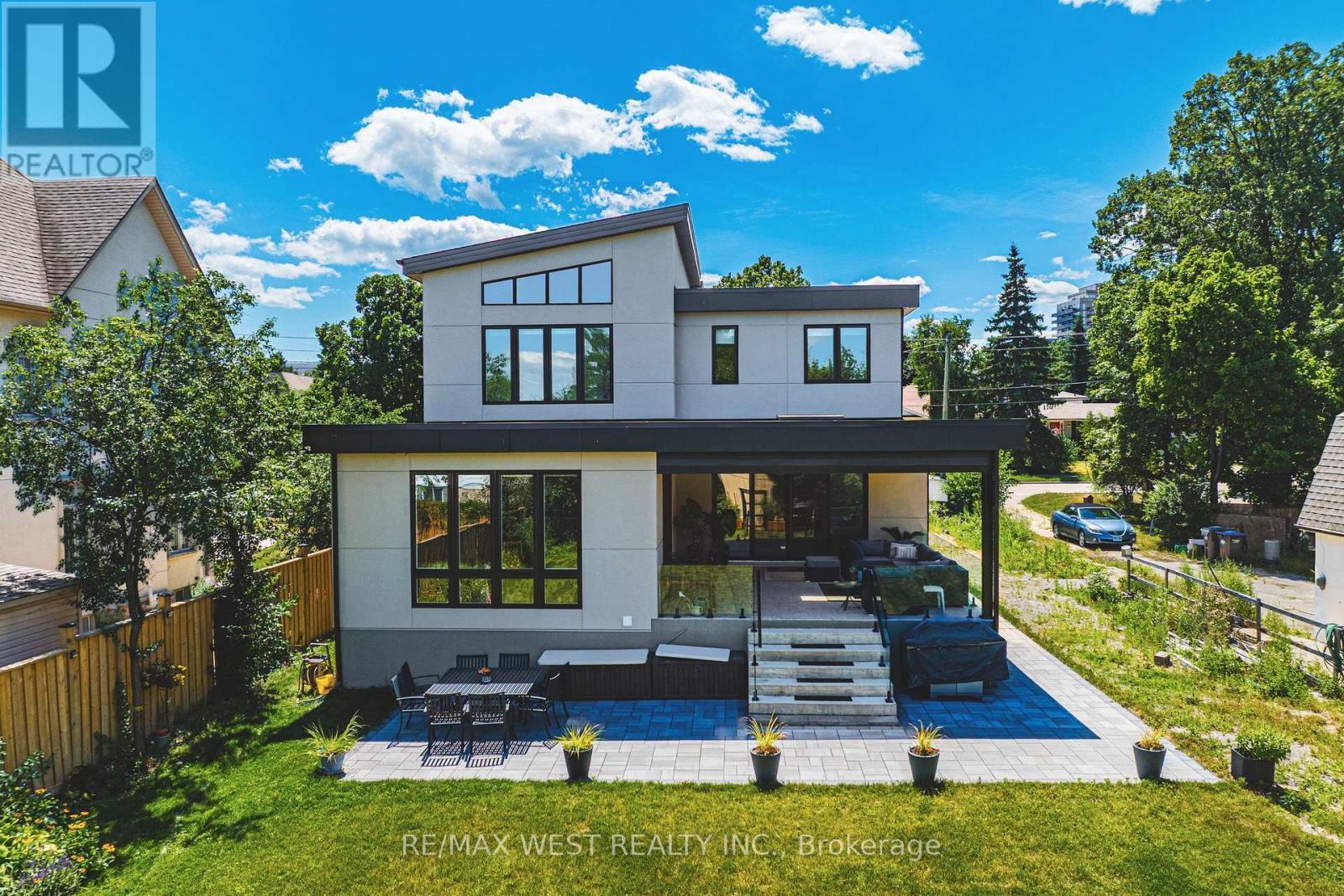 2267 Fifth Line W, Mississauga, ON - Outdoor