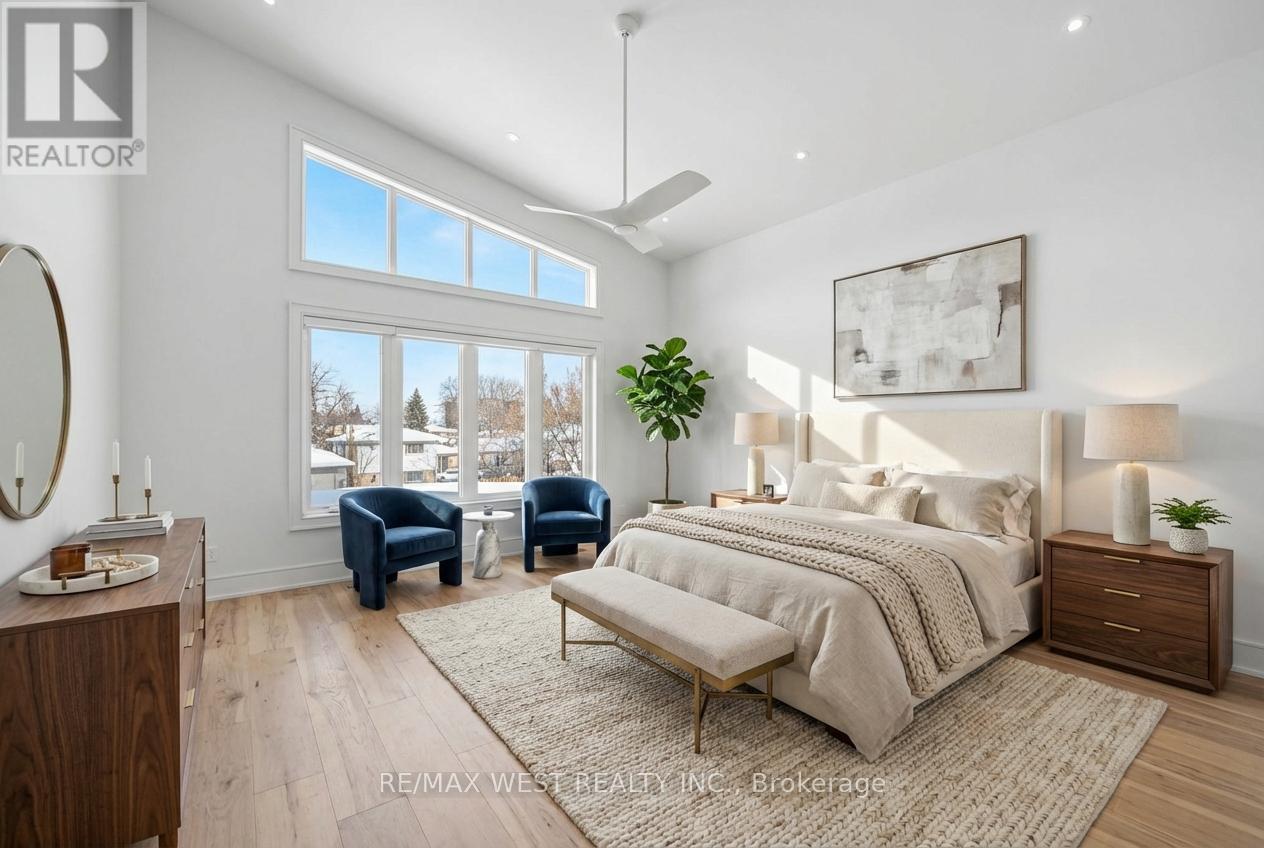 2267 Fifth Line W, Mississauga, ON - Indoor Photo Showing Bedroom