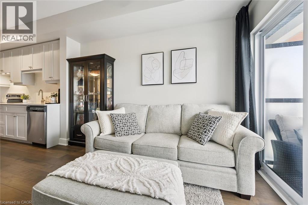 255 Northfield Drive E Unit# 610, Waterloo, ON - Indoor Photo Showing Living Room