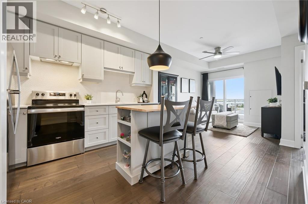 255 Northfield Drive E Unit# 610, Waterloo, ON - Indoor Photo Showing Kitchen With Upgraded Kitchen