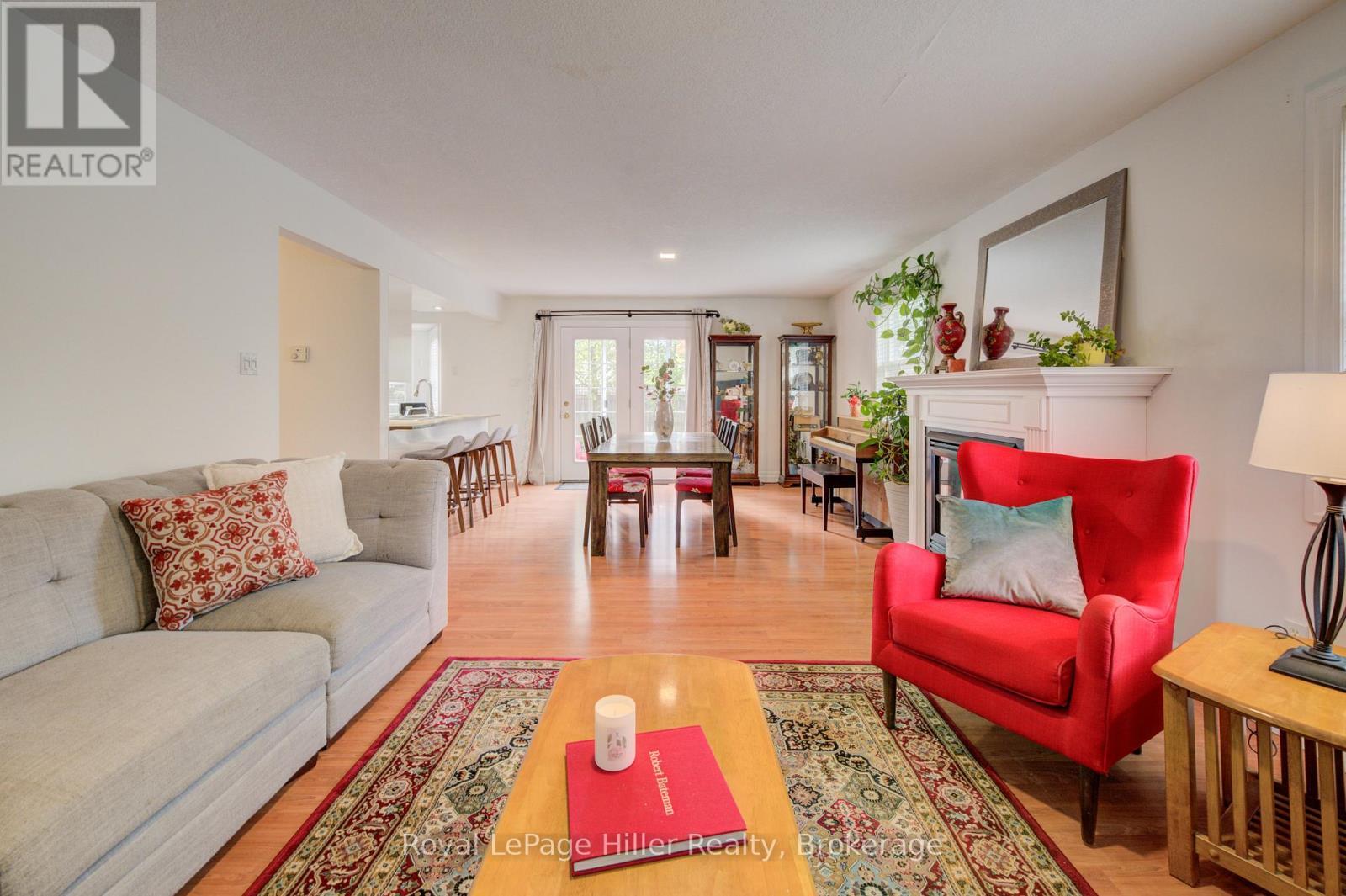 34 Eagle Drive, Stratford, ON - Indoor Photo Showing Living Room