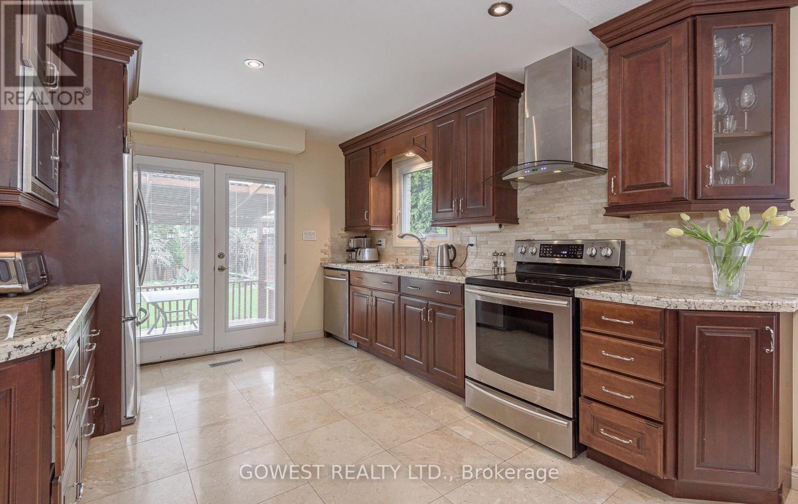 6564 Edenwood Drive, Mississauga, ON - Indoor Photo Showing Kitchen