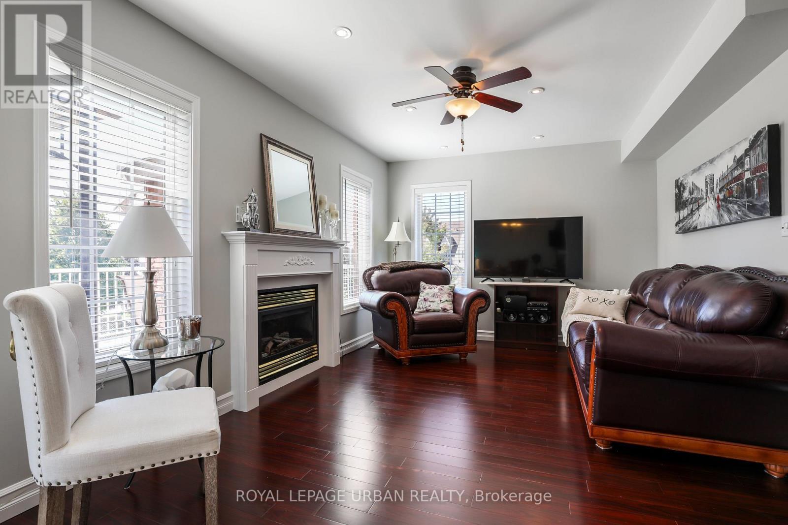 1081 Keswick Court, Oshawa, ON - Indoor Photo Showing Living Room With Fireplace