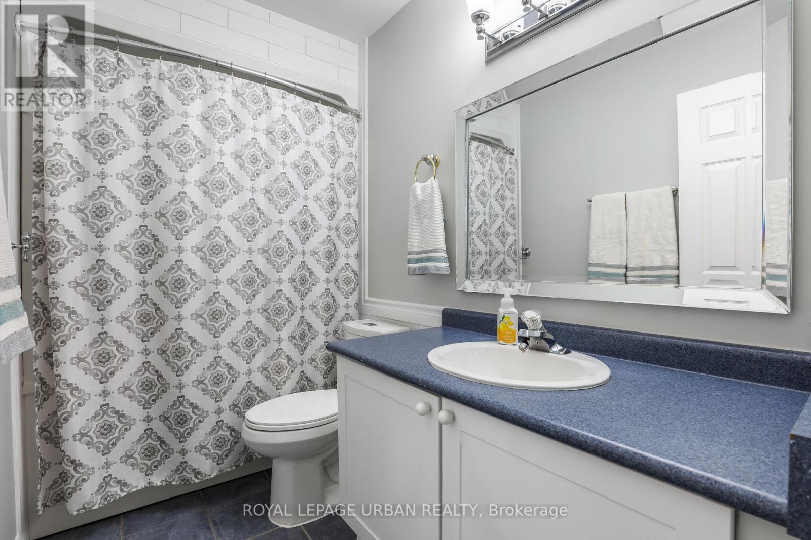 1081 Keswick Court, Oshawa, ON - Indoor Photo Showing Bathroom