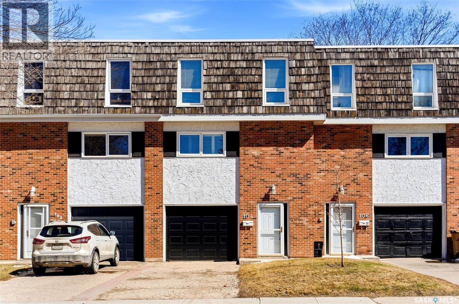 104 Lockwood Road, Regina, SK - Outdoor With Facade