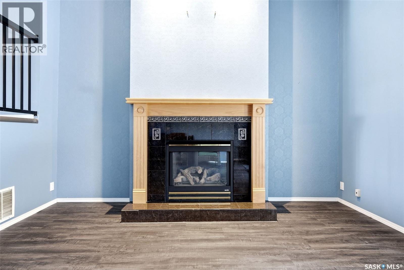104 Lockwood Road, Regina, SK - Indoor Photo Showing Living Room With Fireplace