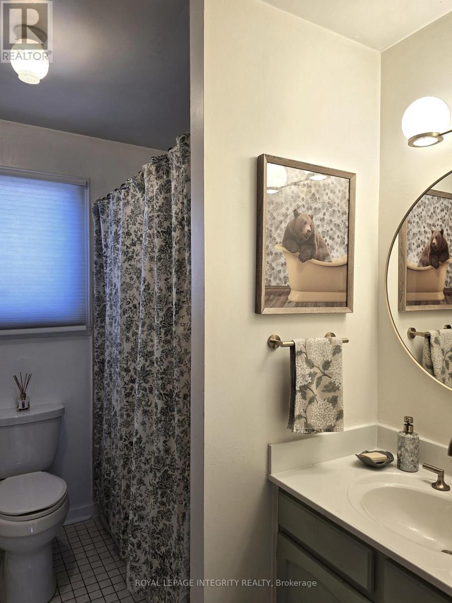 4pc Main Bathroom/Laundry - 3264 Johnston Avenue, Cornwall, ON - Indoor Photo Showing Bathroom