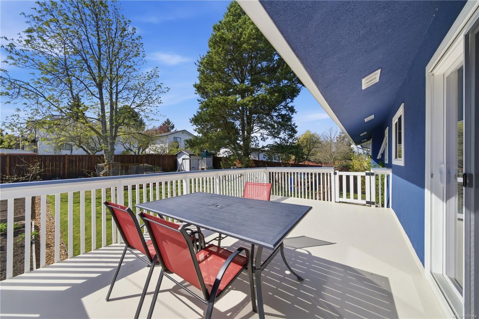 541 Warren Ave, Saanich, BC