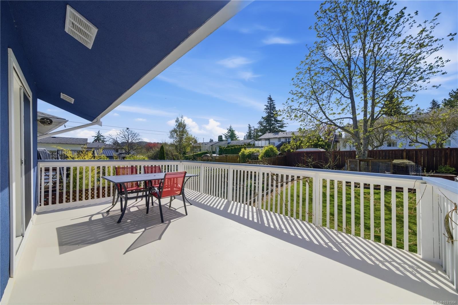 541 Warren Ave, Saanich, BC