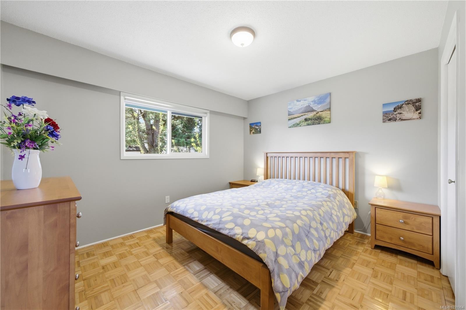 541 Warren Ave, Saanich, BC