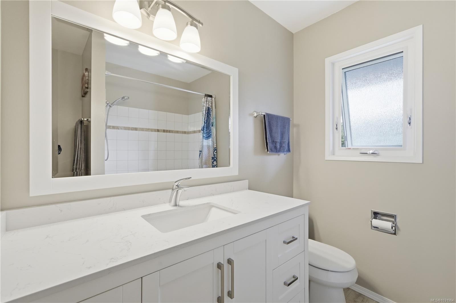 541 Warren Ave, Saanich, BC