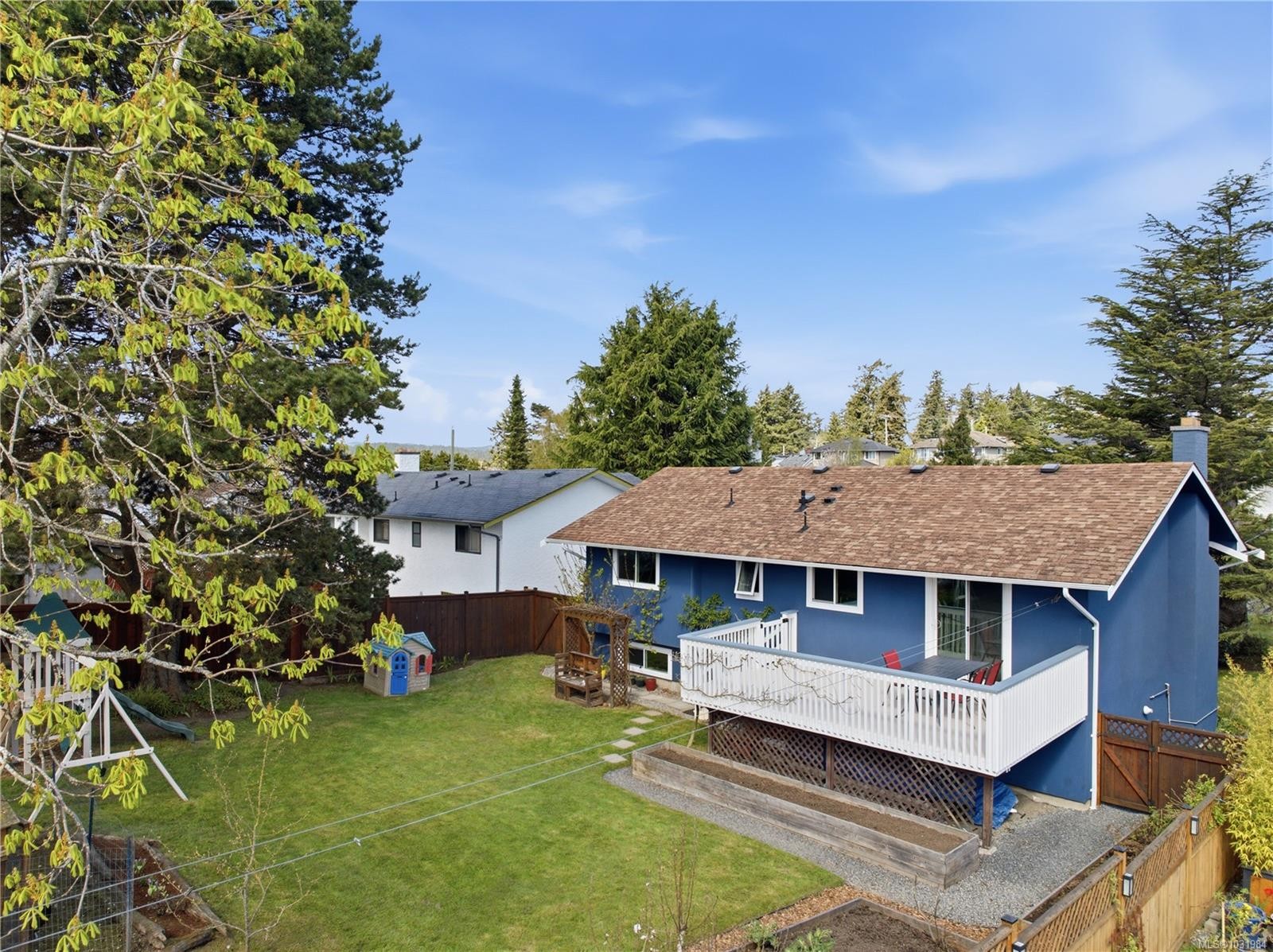 541 Warren Ave, Saanich, BC