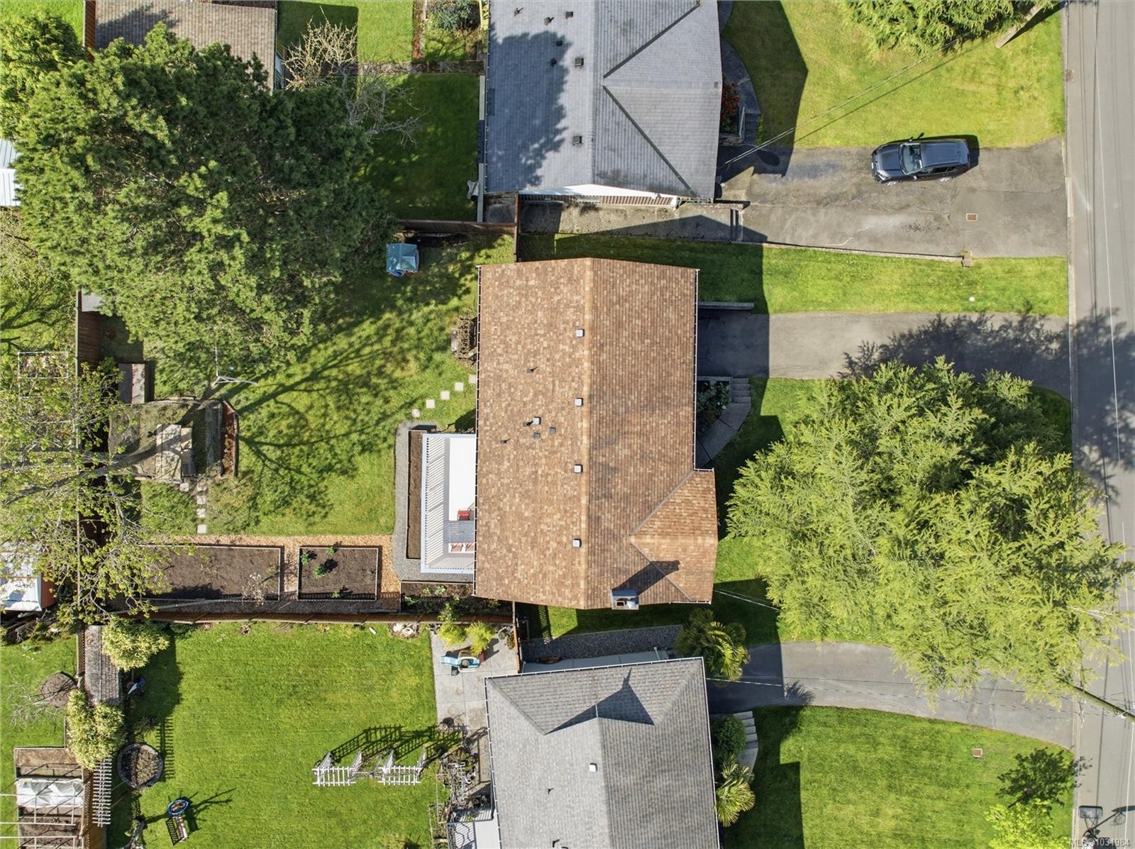 541 Warren Ave, Saanich, BC