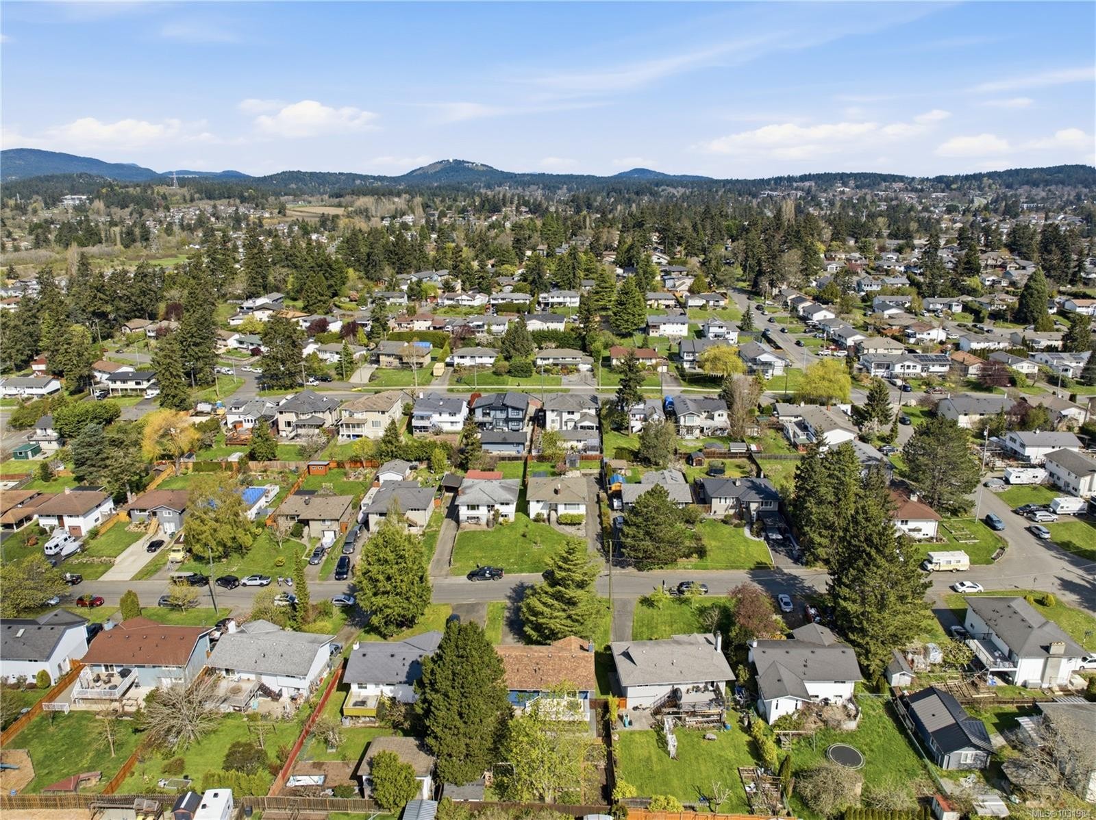 541 Warren Ave, Saanich, BC