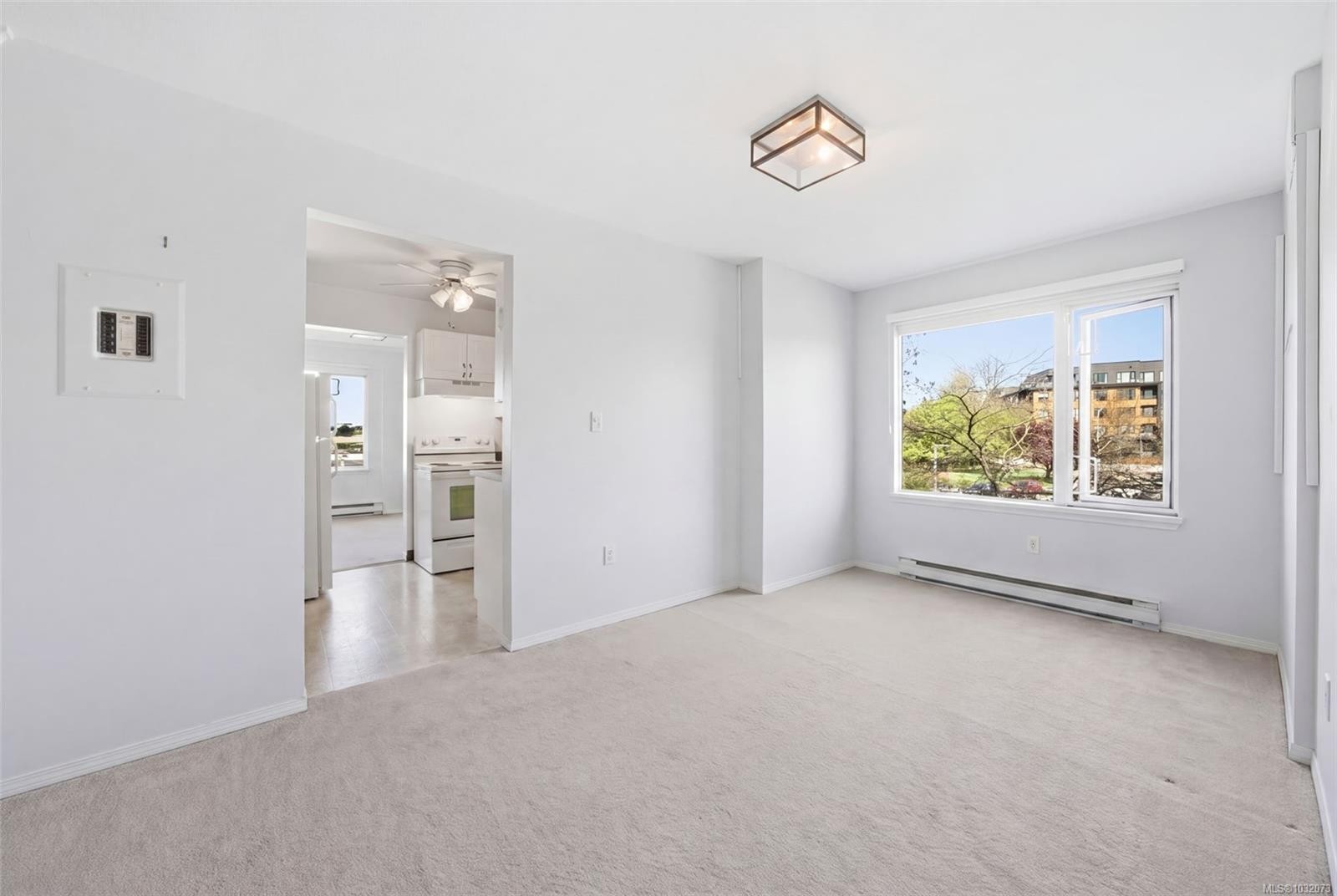 308-103 Gorge Rd East, Victoria, BC - Indoor Photo Showing Other Room