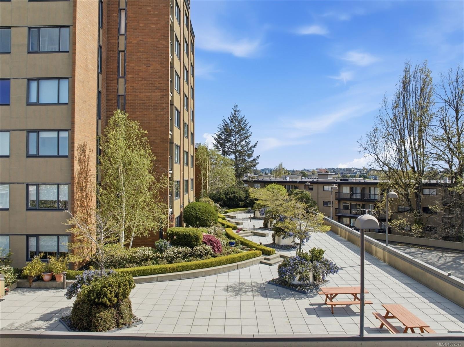 308-103 Gorge Rd East, Victoria, BC - Outdoor