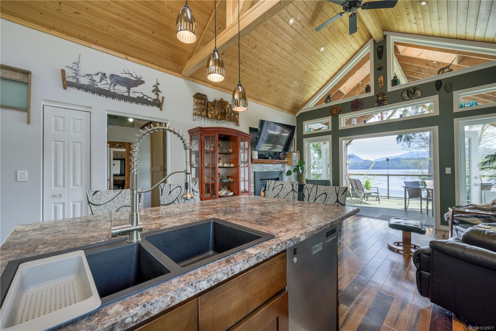 321 Harbour Rd, Coal Harbour, BC