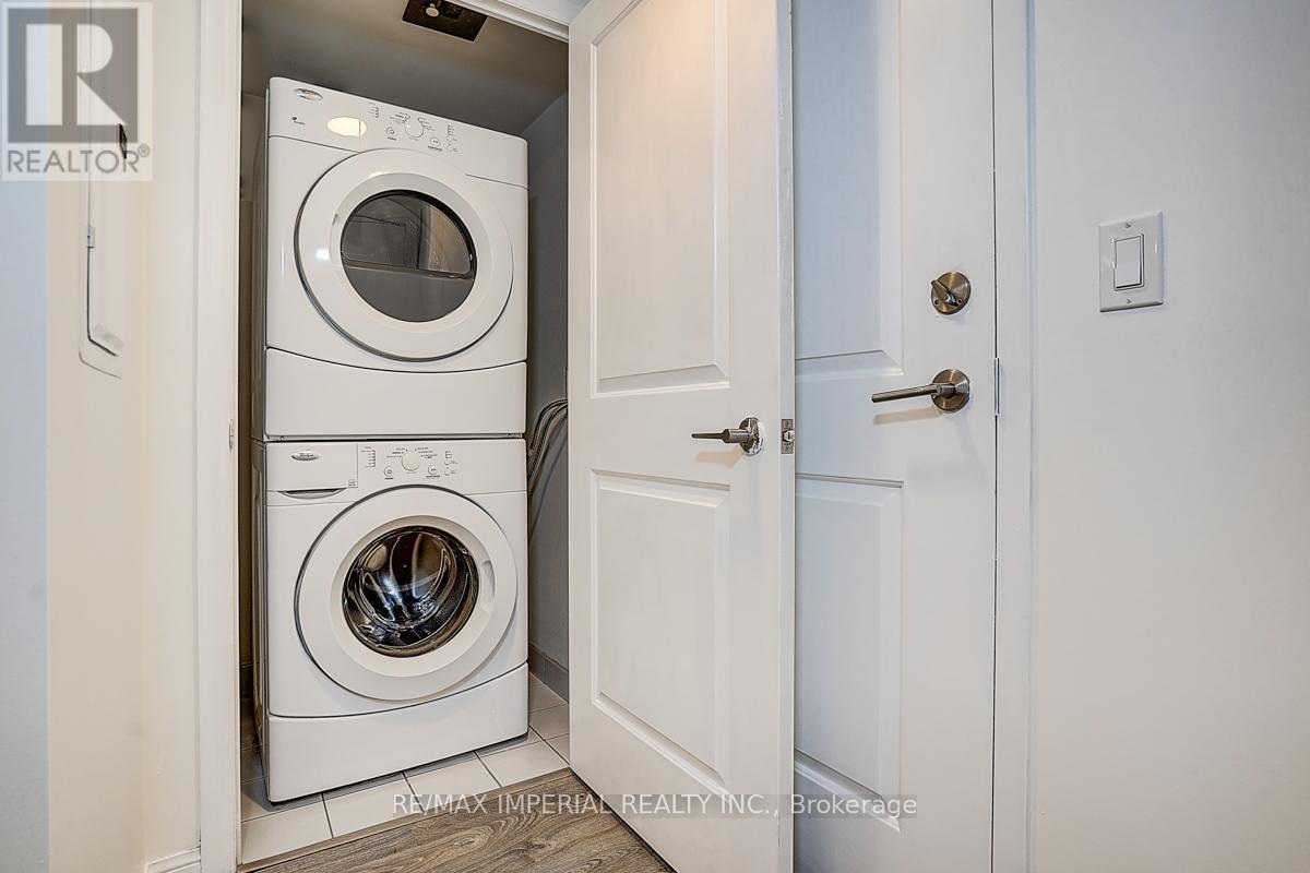 417 - 65 East Liberty Street, Toronto, ON - Indoor Photo Showing Laundry Room