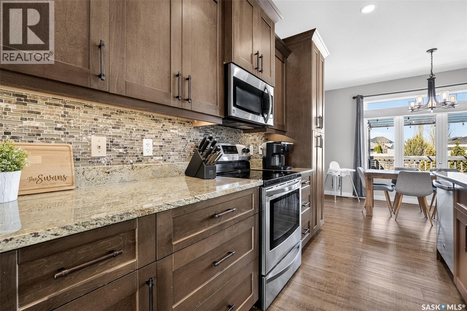 1181 Meier Drive, Moose Jaw, SK - Indoor Photo Showing Kitchen With Upgraded Kitchen