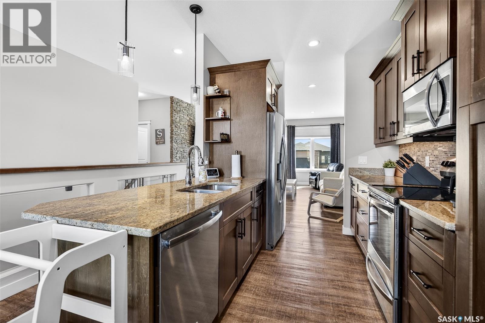 1181 Meier Drive, Moose Jaw, SK - Indoor Photo Showing Kitchen With Double Sink With Upgraded Kitchen