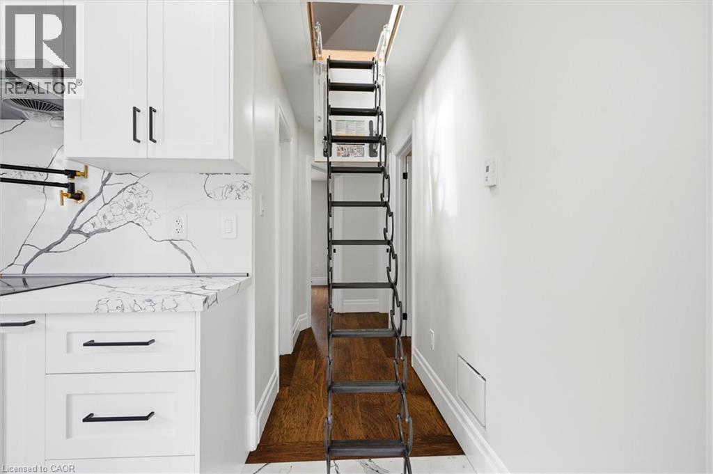 24 Treeview Drive, Toronto, ON - Indoor Photo Showing Other Room