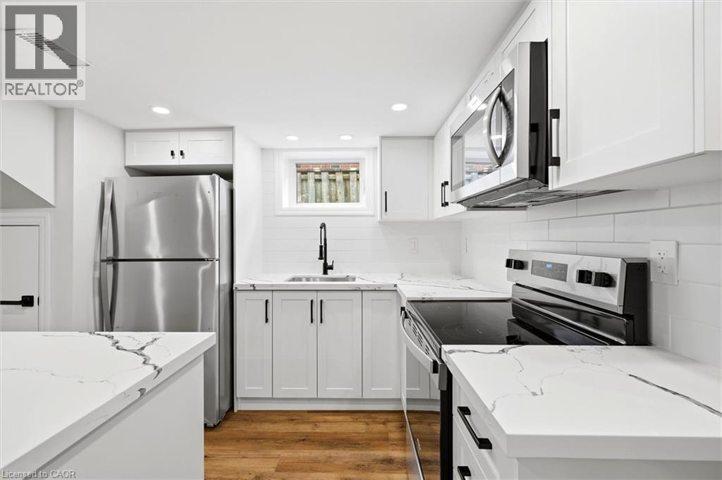 24 Treeview Drive, Toronto, ON - Indoor Photo Showing Kitchen With Upgraded Kitchen