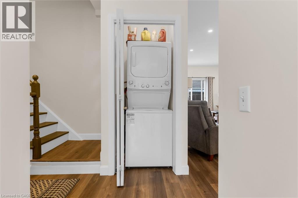 145 Silverbirch Boulevard, Hamilton, ON - Indoor Photo Showing Laundry Room