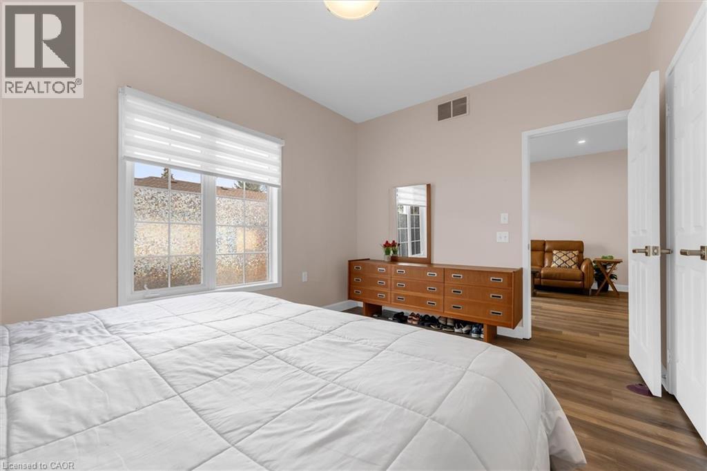145 Silverbirch Boulevard, Hamilton, ON - Indoor Photo Showing Bedroom