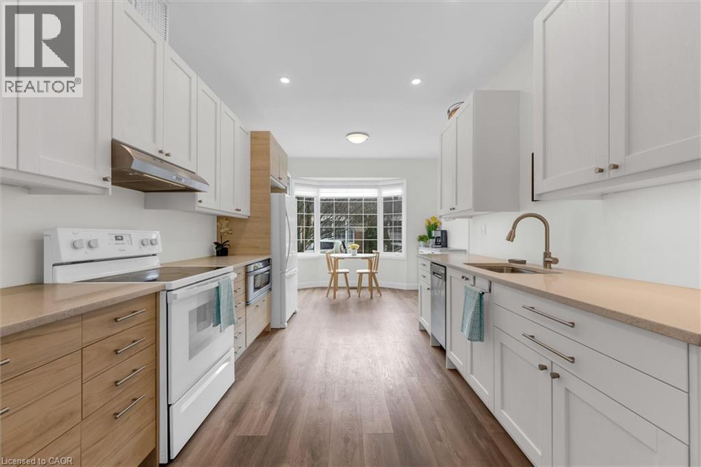 145 Silverbirch Boulevard, Hamilton, ON - Indoor Photo Showing Kitchen