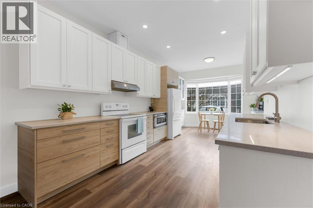 145 Silverbirch Boulevard, Hamilton, ON - Indoor Photo Showing Kitchen