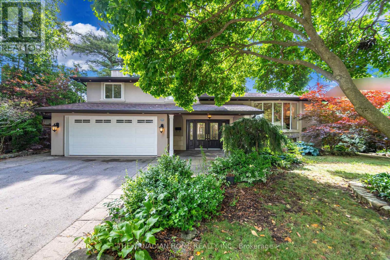 207 Penn Drive, Burlington, ON - Outdoor