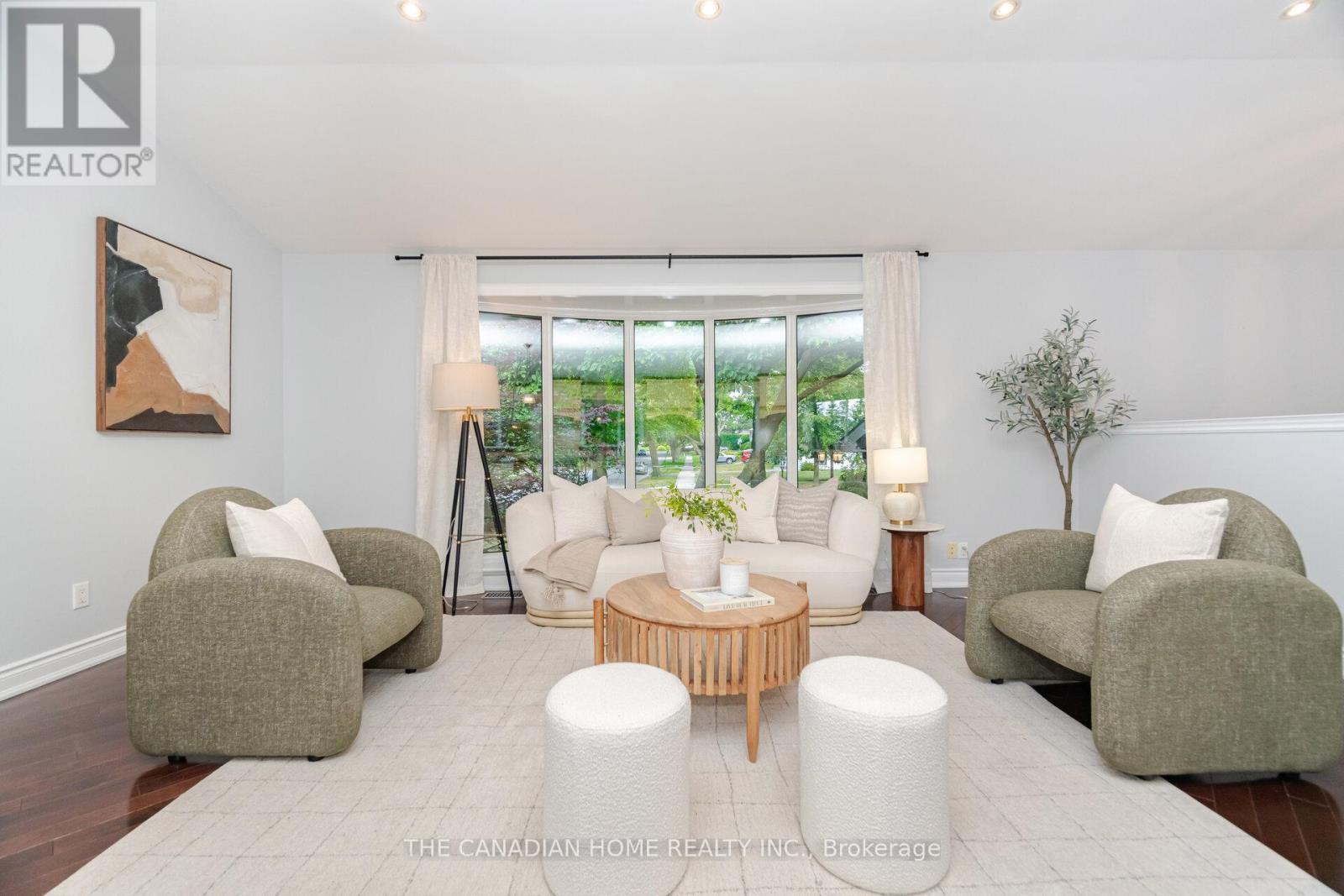 207 Penn Drive, Burlington, ON - Indoor Photo Showing Living Room