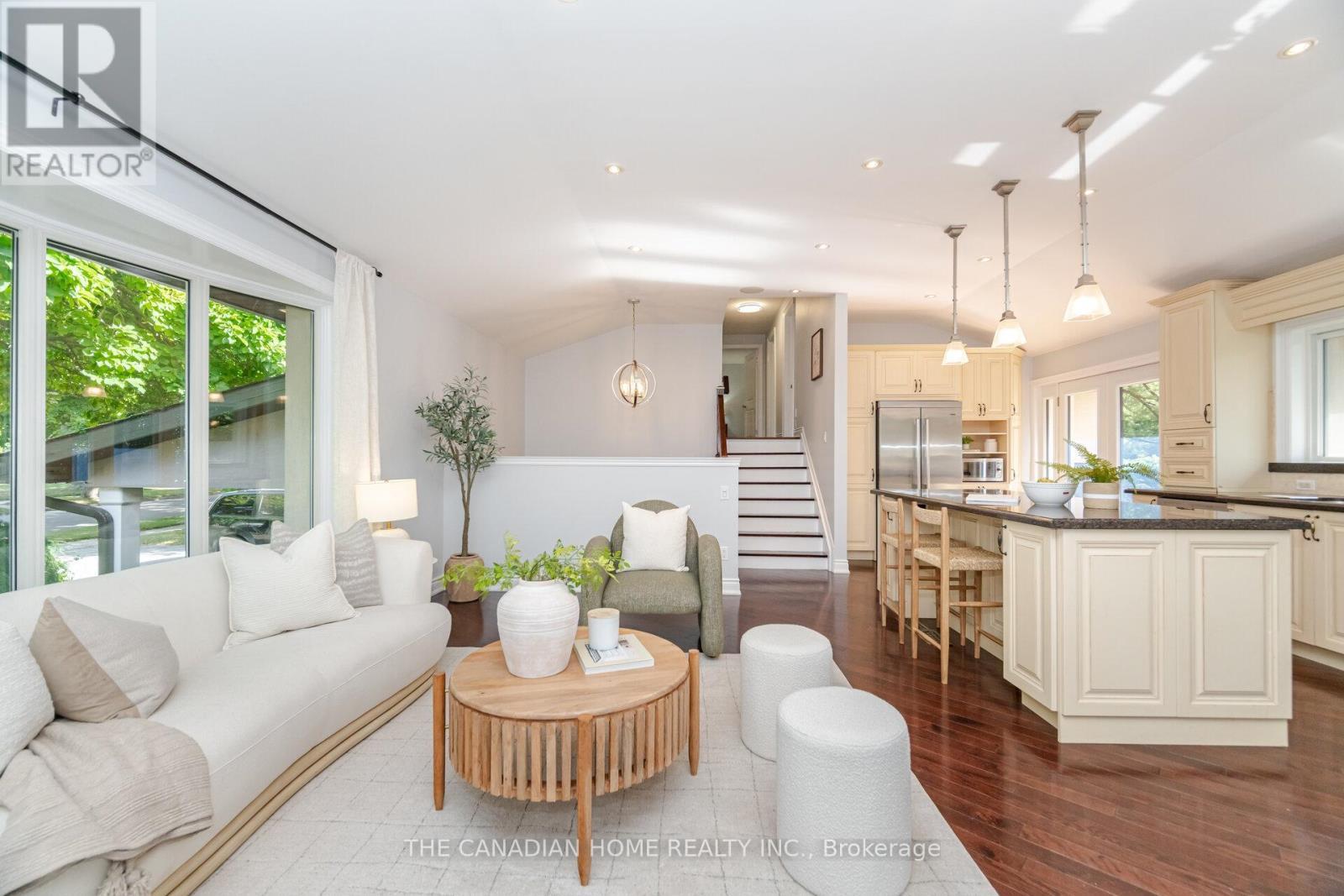 207 Penn Drive, Burlington, ON - Indoor Photo Showing Living Room